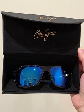 Maui Jim Polarized Makoa Black Frame Sunglasses with Blue Mirrored Lenses